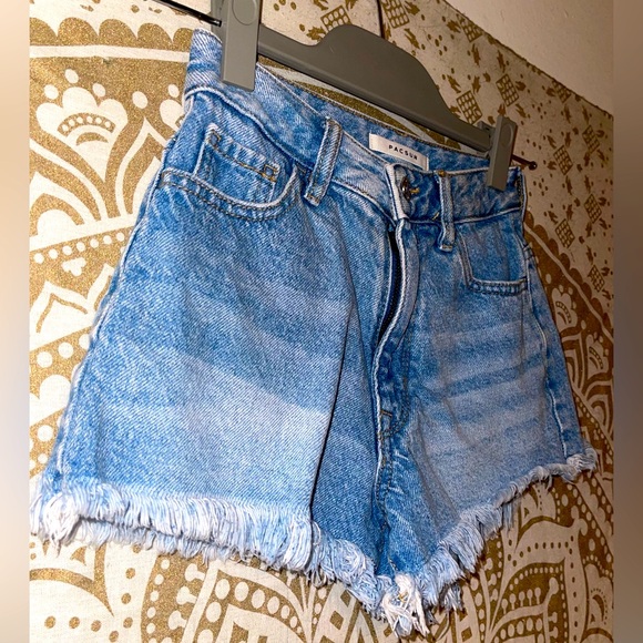 “PACSUN” LADIES BLUE DENIM FRAYED ZIP & BUTTON-UP SHORTS, SIZE 22 (WAIST 23) - Picture 2 of 5
